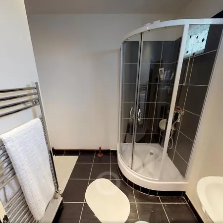 White House بيت ضيافة زلاكاروس