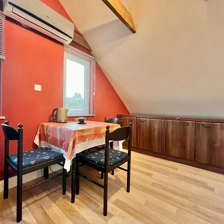 White House Guest house 3*