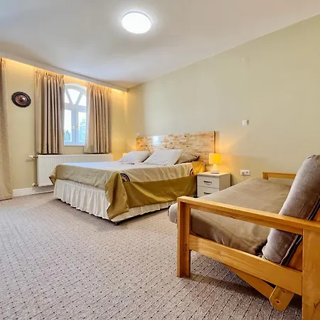 White House 3* زلاكاروس