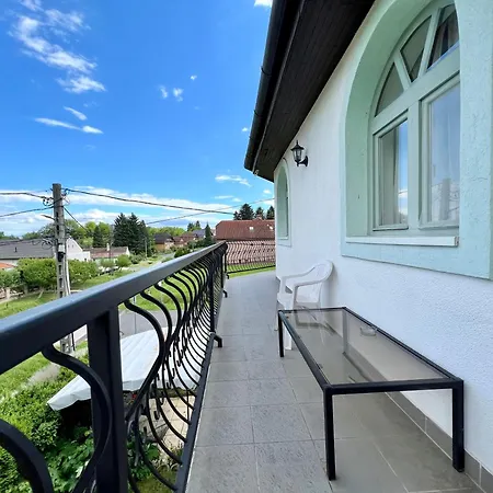 White House 3* زلاكاروس