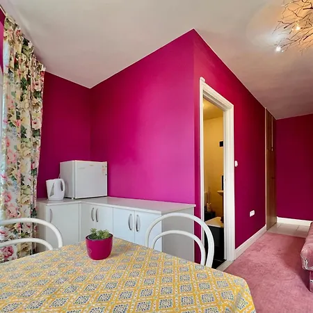 White House بيت ضيافة 3*