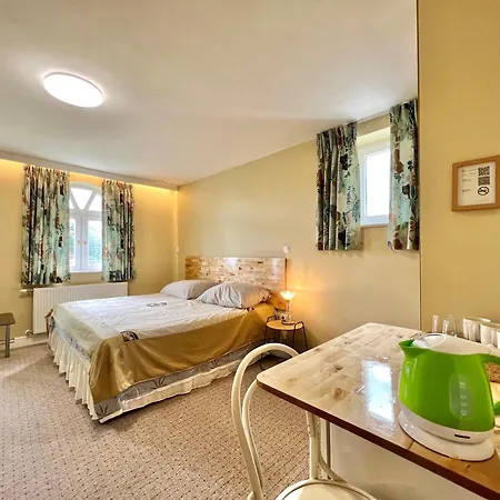 White House بيت ضيافة زلاكاروس