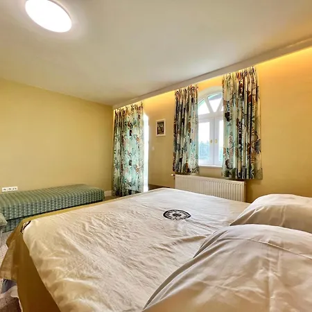 White House 3* زلاكاروس